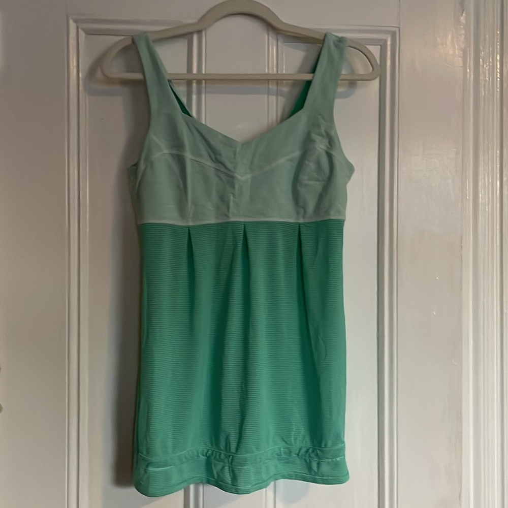 Lululemon green yoga tank top, size 8